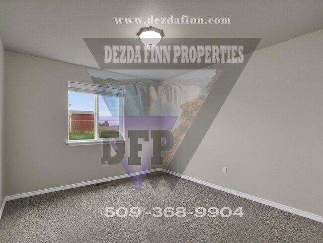 Building Photo - Country Living, Minutes to FAFB! 4 Bed, 2 ...