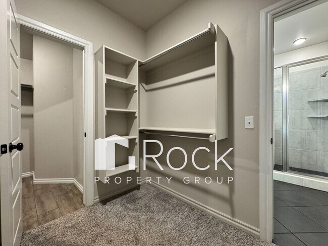 Building Photo - Spacious 3-Bedroom Home with Designer Kitc...
