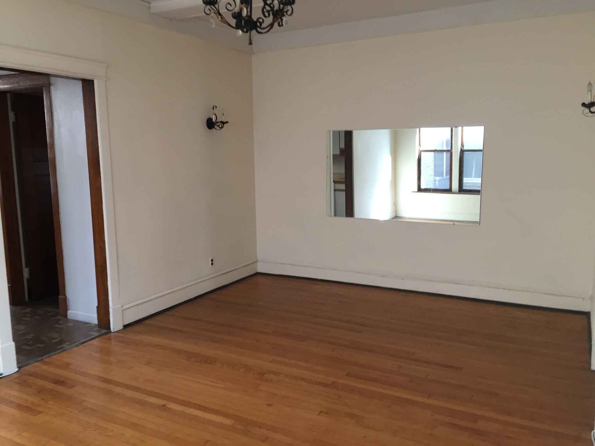 dinning room - 434 W Roslyn Pl
