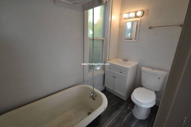 Building Photo - Single Family 2 Bedroom House in Lockland