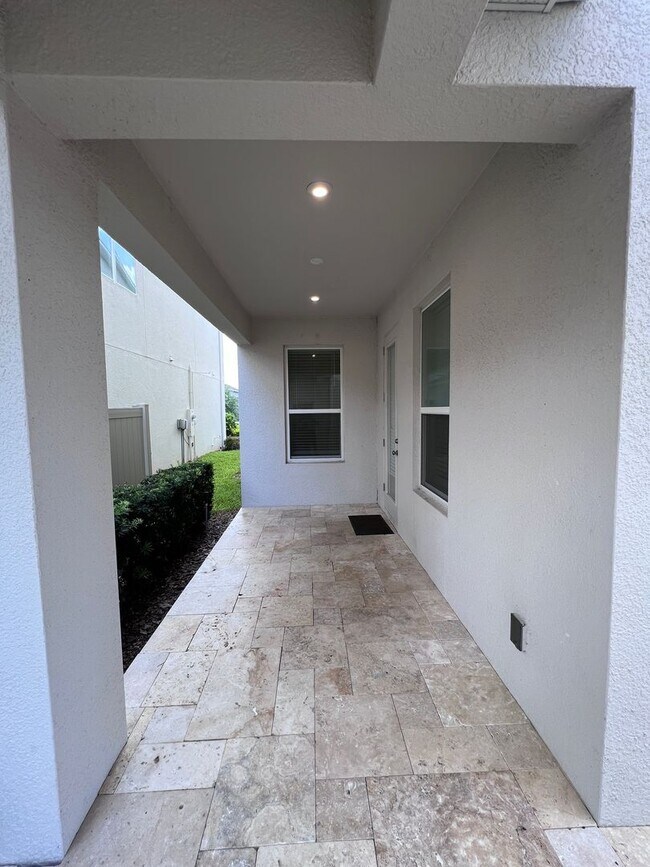Building Photo - Gorgeous Furnished Home in Winter Garden!