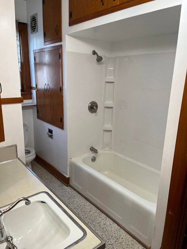 Building Photo - 311 W Jefferson St