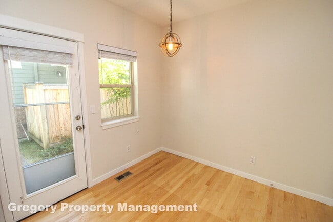 Building Photo - 15720 NE 95th Way