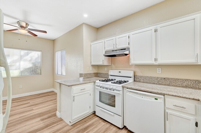 Building Photo - 1050 E Cactus Ave