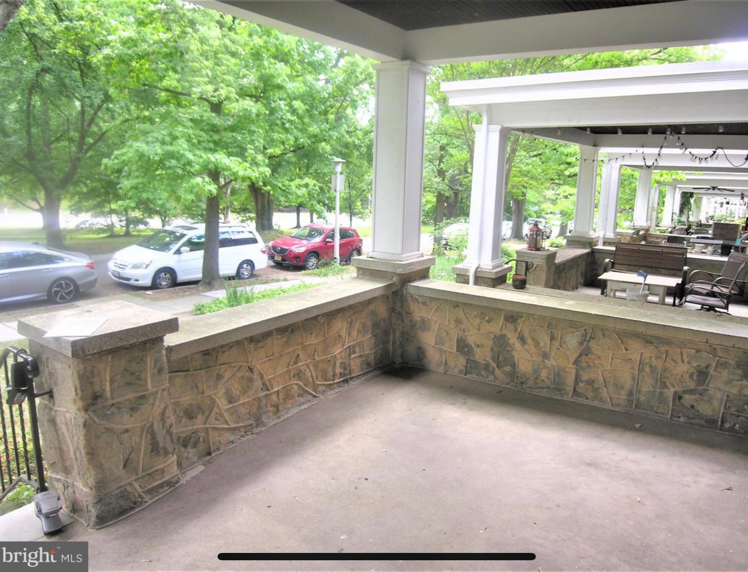 Front Porch - 2926 Wyman Pky