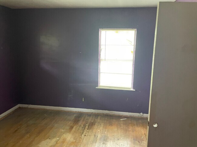 Building Photo - 5782 Belcrest St