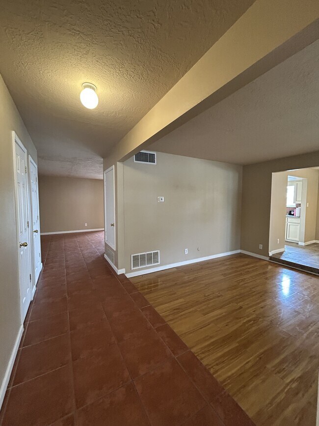 Building Photo - 7061 Luella Anne Dr NE