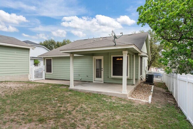 Building Photo - 5911 Steiner