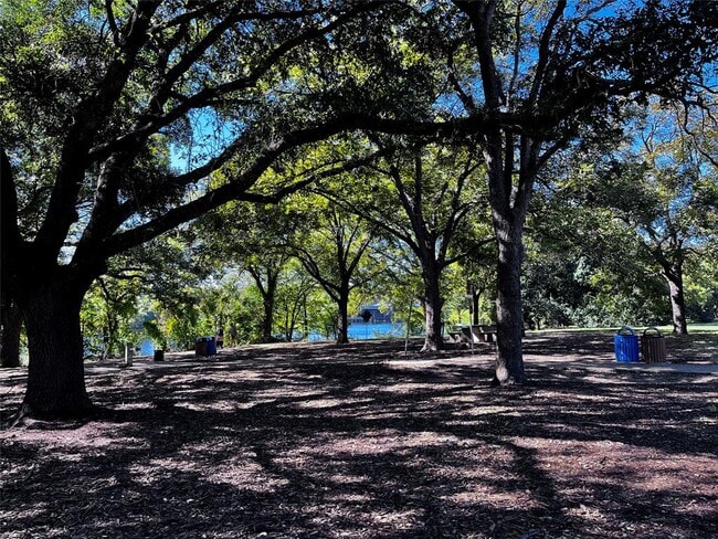 Building Photo - 1507 Holly St