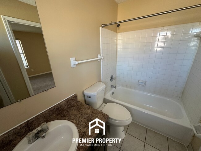 Building Photo - 3BR Home w/ Brick Fireplace, Garage & Fenced Yard in Memphis