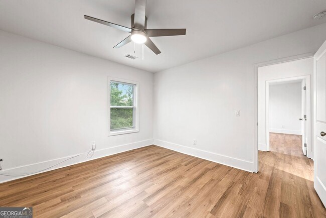 Building Photo - 636 Francis Pl NW