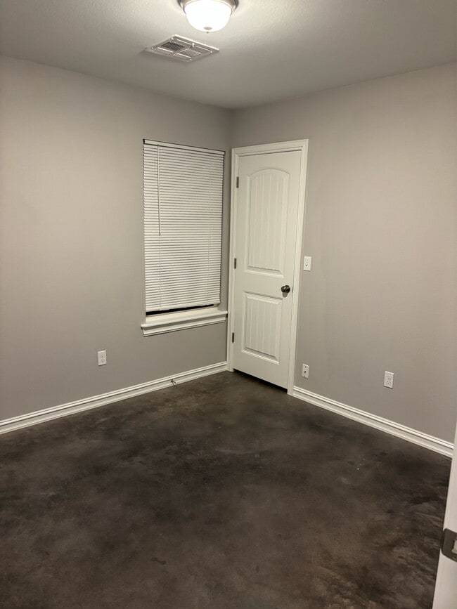 Building Photo - 4110 Maple Dr