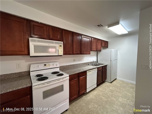 Building Photo - 4990 River Glen Dr