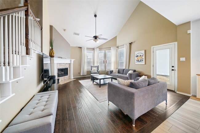 Building Photo - 9333 Fairmont Dr