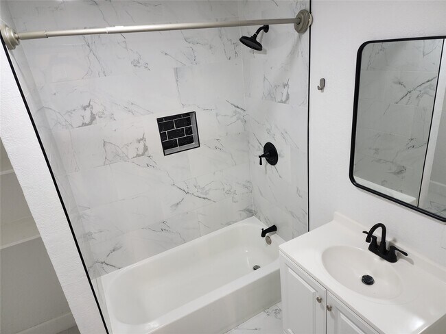 Building Photo - 2120 Yates St