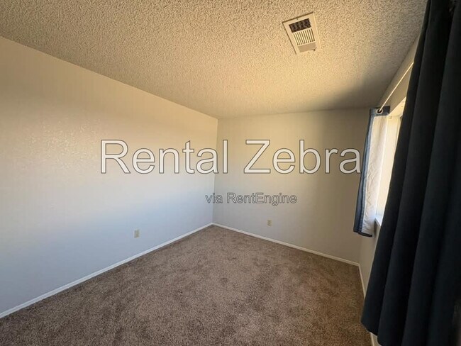 Building Photo - 63 Skylark Ct