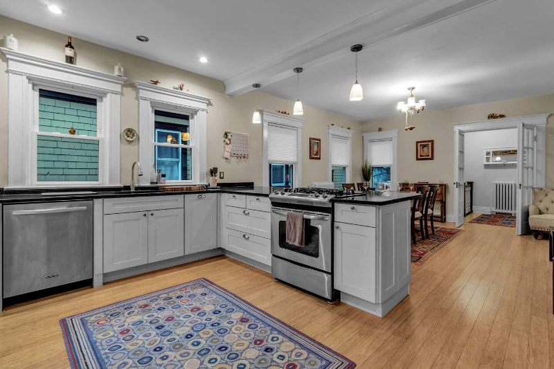 Building Photo - 61 St James Pl