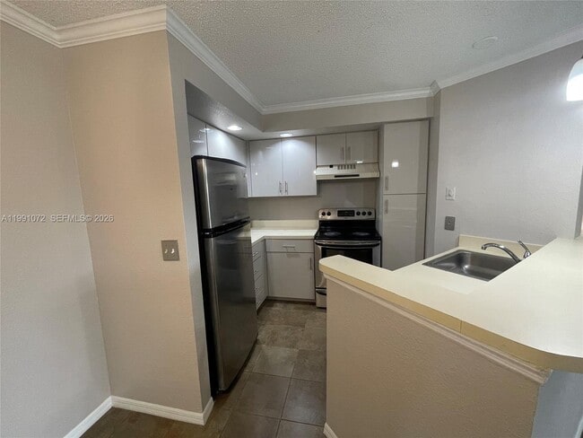 Building Photo - 3390 Pinewalk Dr N