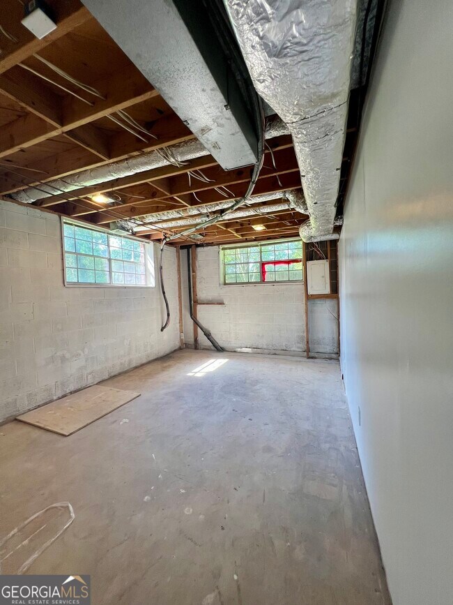 Building Photo - 6695 Courtney Dr