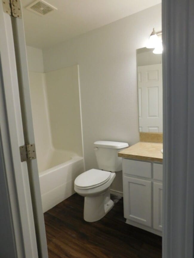 Building Photo - 3Bd/2Ba Single Story Home - For viewing beginning 4/27/2026!