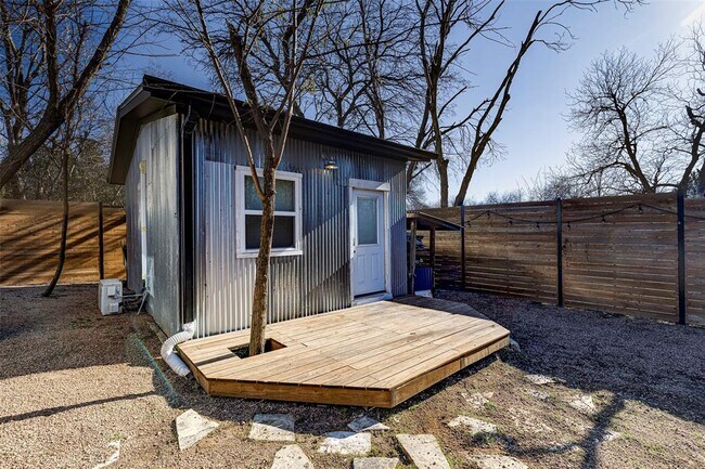 Building Photo - 2919 Pecan Springs Rd