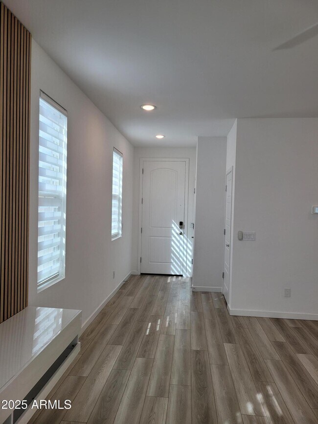 Building Photo - 2754 S Apache Dr