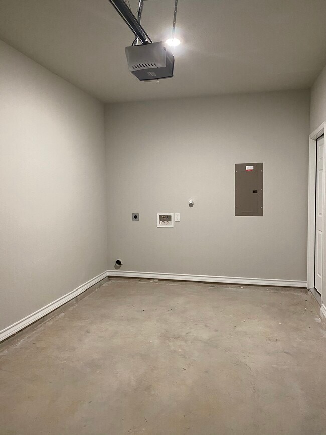 Building Photo - 8323 Breezy Cove