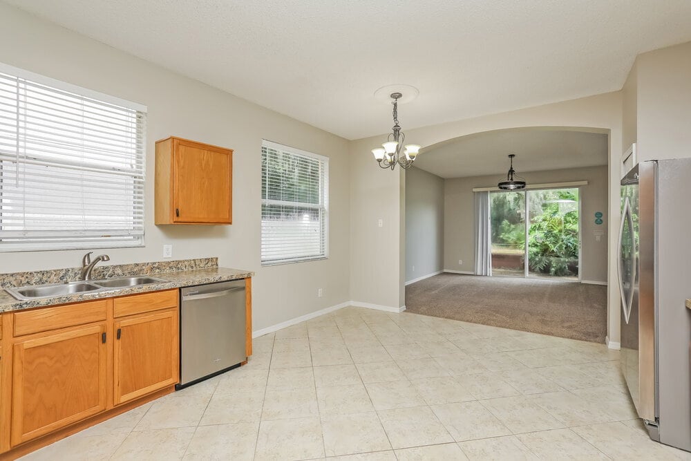 Building Photo - 13761 Meadowpark Ave