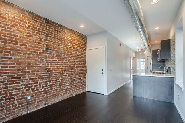 Building Photo - 927 N 2nd St