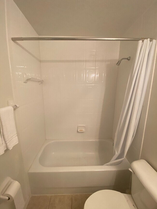Guest Bathtub - 1180 S Beach Cir