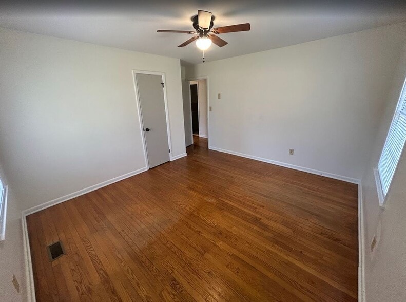 Building Photo - 3013 Scenic Dr