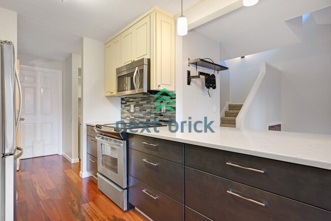 Building Photo - Charming 2-Bedroom Unit in Convenient Burien Location