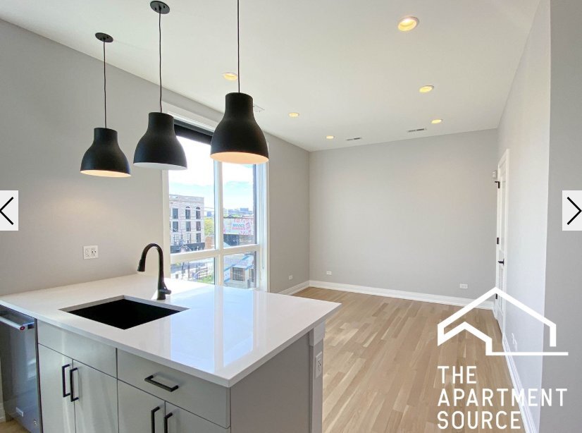 Building Photo - 1050 W Cornelia Ave