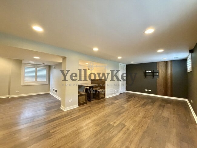 Building Photo - 376 Hill Ave