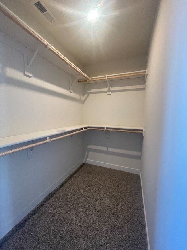Building Photo - Townhome For Rent Papillion