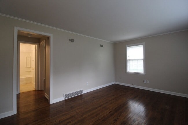 Building Photo - 1 Bedroom 1 Bath Duplex in Navy Hill Area ...