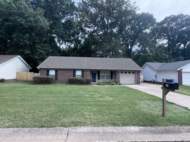 Building Photo - 33 Shaded Oaks Dr