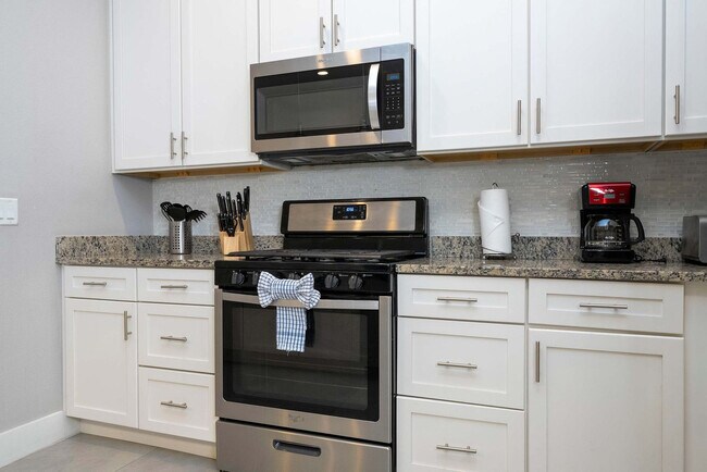 Building Photo - 7592 Sunny Dreams Ln