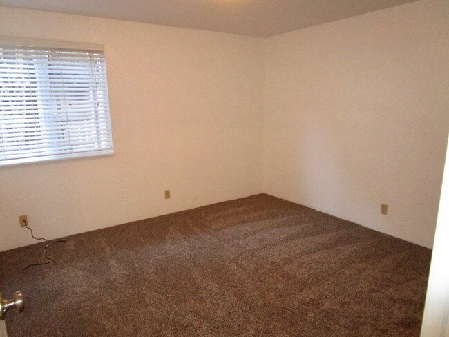 Building Photo - 300 Union St