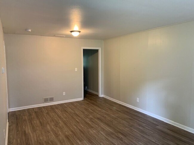 Building Photo - 1073-1075 Wisteria Dr SW