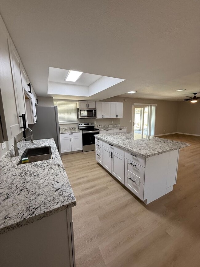 Building Photo - 5 Bedroom 3 Bathroom- Mill & Baseline
