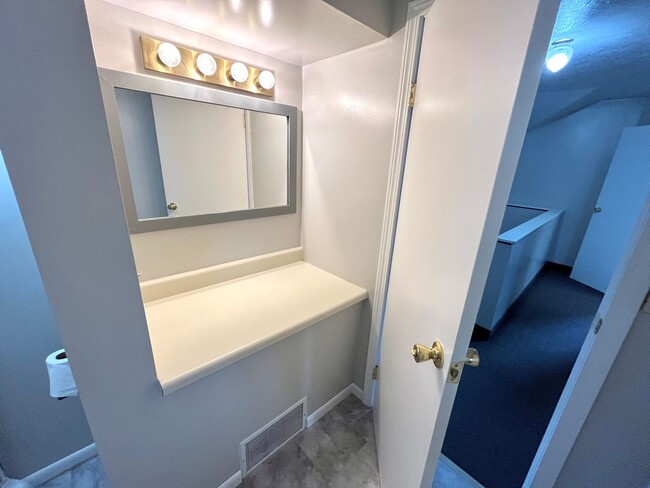 Building Photo - FIVE BEDROOM HOUSE !!. Just a four-minute commute away from PENN STATE BEHREND.