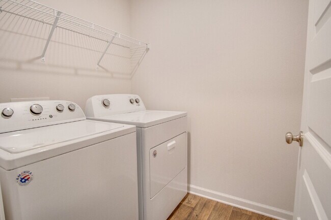 Building Photo - 4BR Home Near Shopping & Navy Federal – $2...