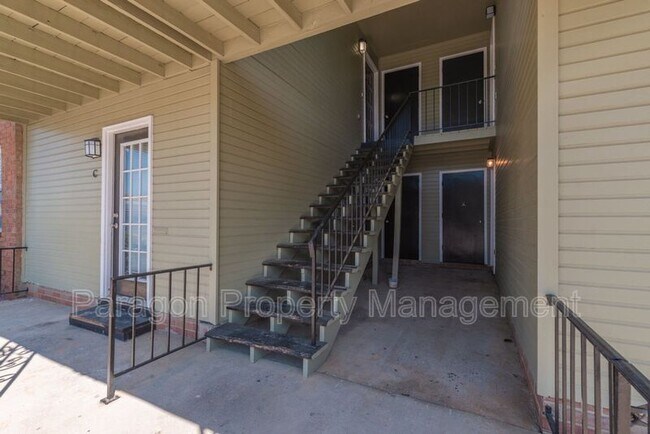 Building Photo - 2571 1/2 Tobacco Rd