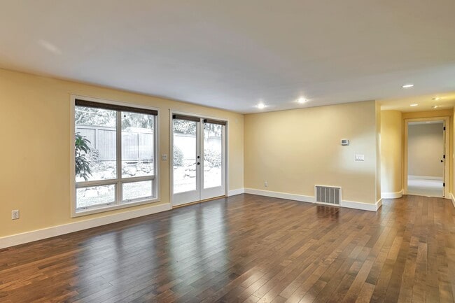 Building Photo - CLICK "REQUEST A TOUR" NOW!