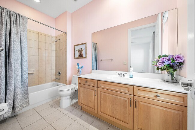 Building Photo - 824 Virginia Gardens Dr