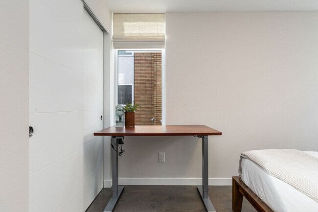 Building Photo - 1002 Boylston Ave E