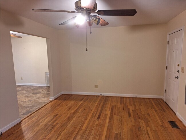 Building Photo - 614 Dr Mitchell Rd