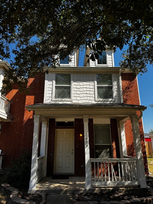 Building Photo - Charming Townhome in Plano