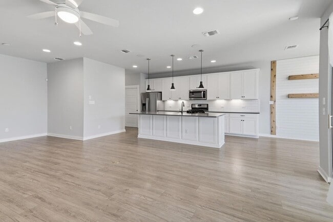 Building Photo - 103 Trailside Ln